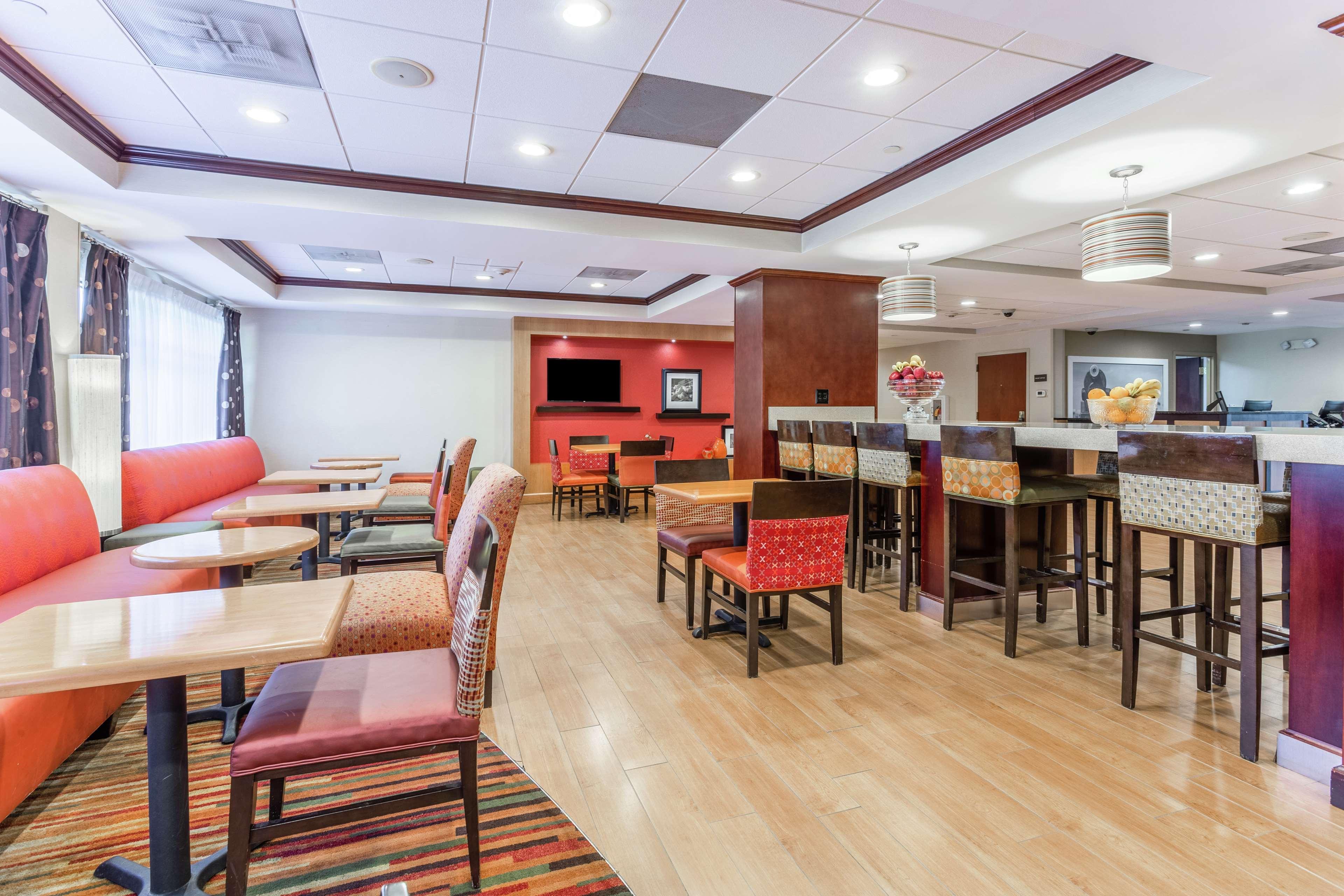 Hampton Inn Groton/Mystic Exterior photo
